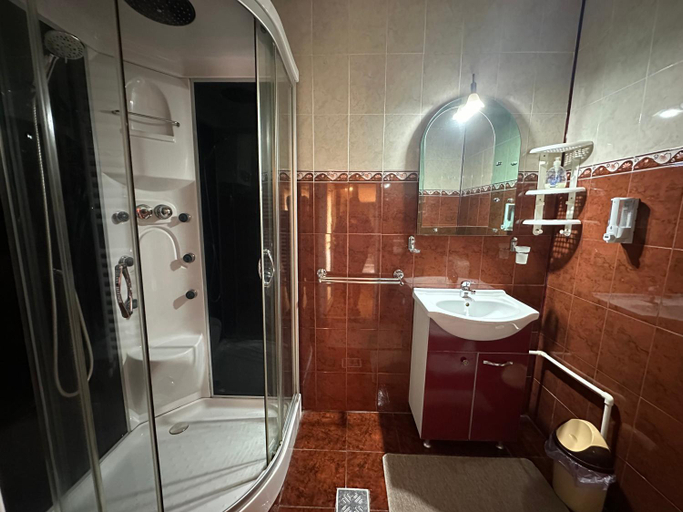 Bathroom 2, Country house Egomer, Carpinet