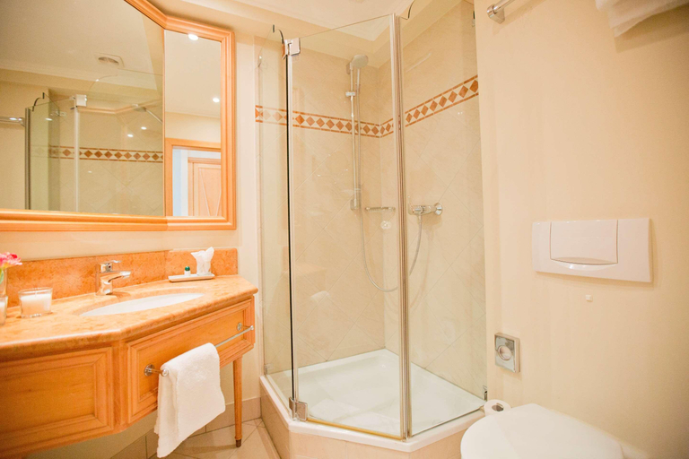Bathroom 4, Central Hotel Kaiserhof, Region Hannover