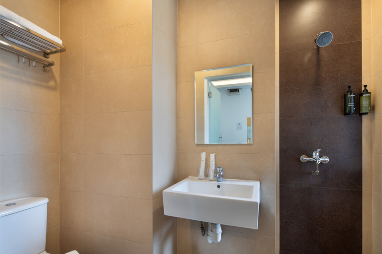 Bathroom 4, The Quay Hotel Little India, Singapore