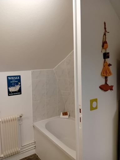 Bathroom 4, Hôtel de la Plage, Seine-Maritime
