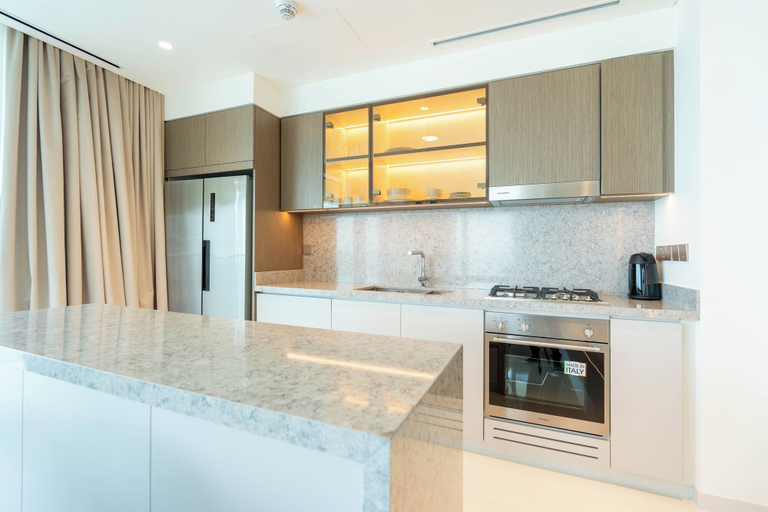 Private kitchen 4, KeyRock - Grand Bleu Apt with Palm View, Dubai