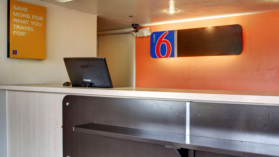 Public Area 3, Motel 6 Des Moines, IA - North, Polk