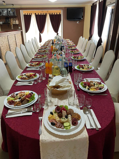 Others 2, Hanul La Cetate - Cazare pentru muncitori si delegati, Slimnic
