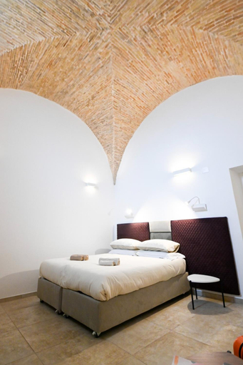 Others 5, Suitehome B&B con vasca, Foggia