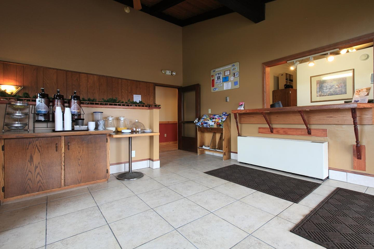 Public Area 3, Americas Best Value Inn Hinckley, Pine