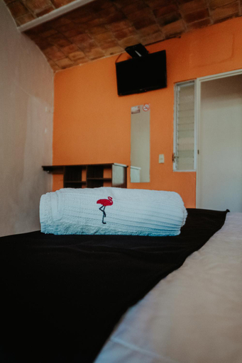 Bedroom 3, Bungalows Flamingos, Compostela