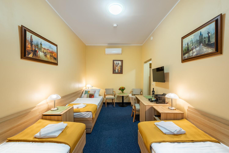 Others 4, Hotel Libero, Praha 5