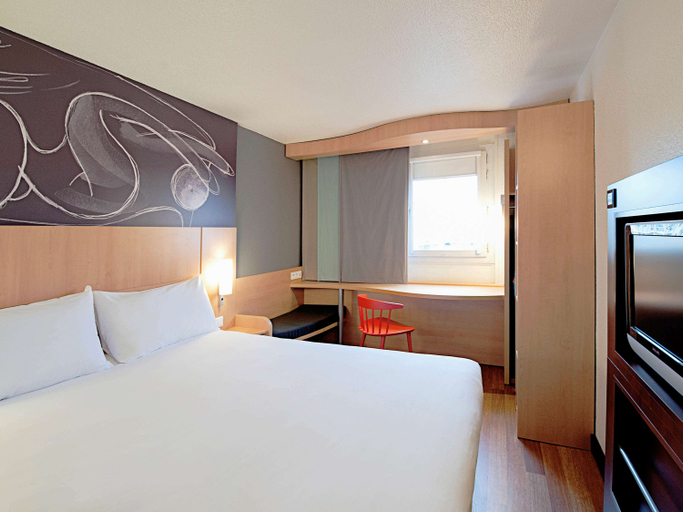 Bedroom 4, ibis Nîmes West, Gard