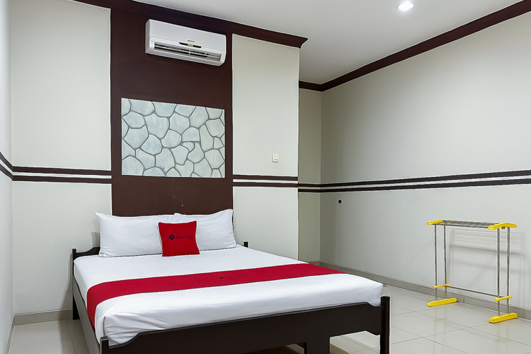 Bedroom 4, RedDoorz @ Hotel Mutiara Kuningan, Kuningan