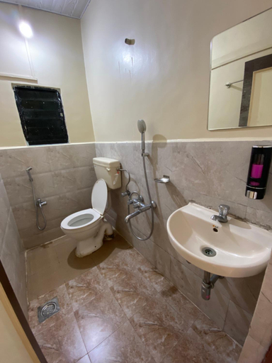Bathroom 2, Lakeview Resort Lavasa, Pune