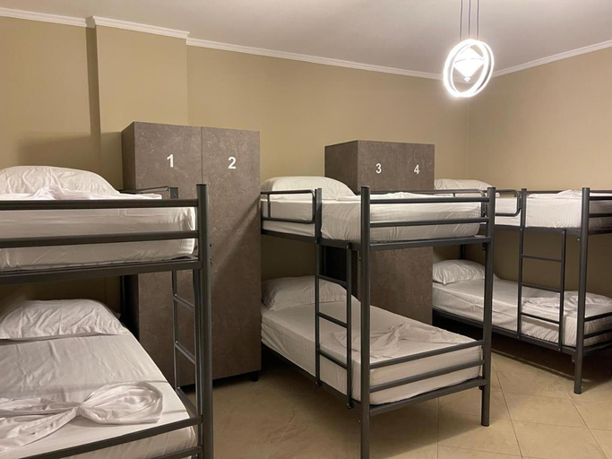 2, Buda Hostel, Tiranës
