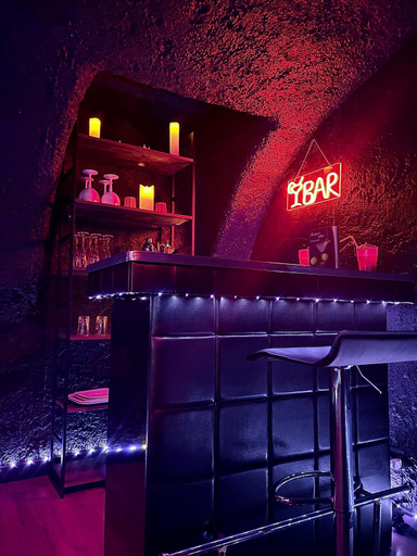 Others 5, Love Room Suite Dirty Diana, Bouches-du-Rhône