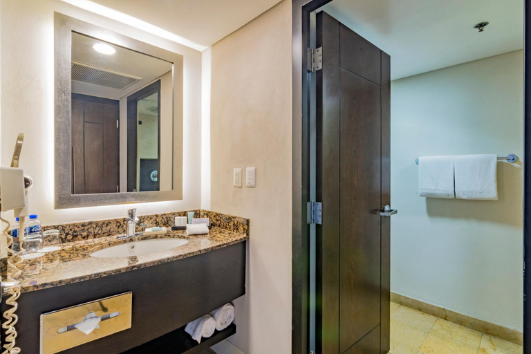 Bathroom 5, Hotel Lucerna Hermosillo, Hermosillo