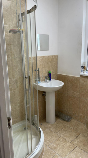 Bathroom 4, 305 High Town Road, Luton