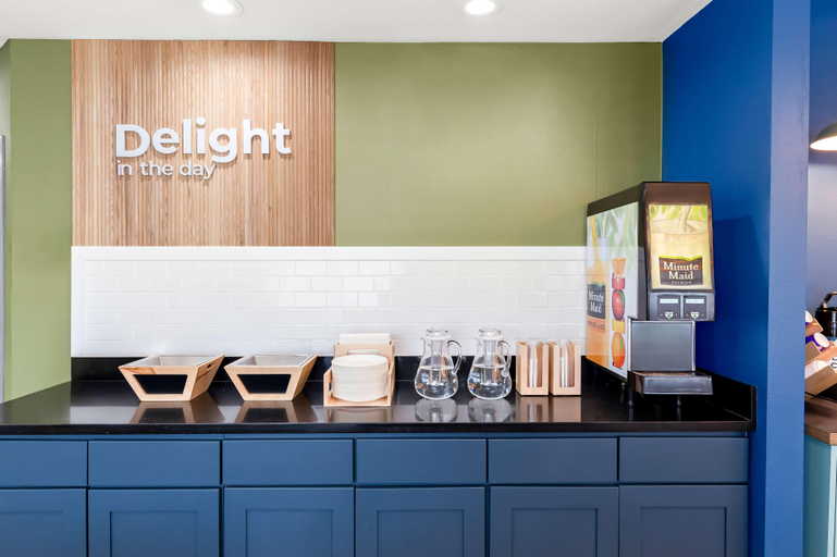 Food & Drinks 5, Spark by Hilton Springfield Southwest, Sangamon