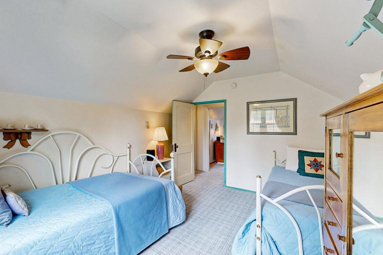 Room 4, Rooster's Den #710, San Bernardino