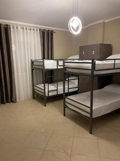 5, Buda Hostel, Tiranës
