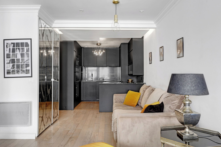 Living area 4, Stylish 2BR Near Faubourg Saint-Honoré, Paris