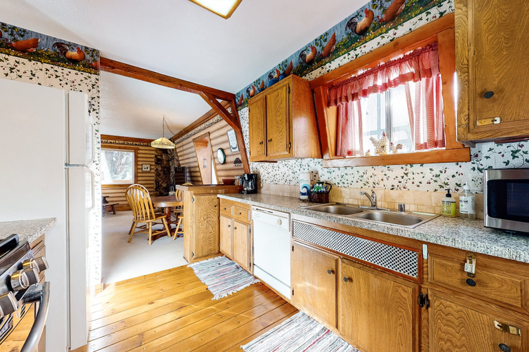 Private kitchen 2, Lazy Bear Barn #124, San Bernardino