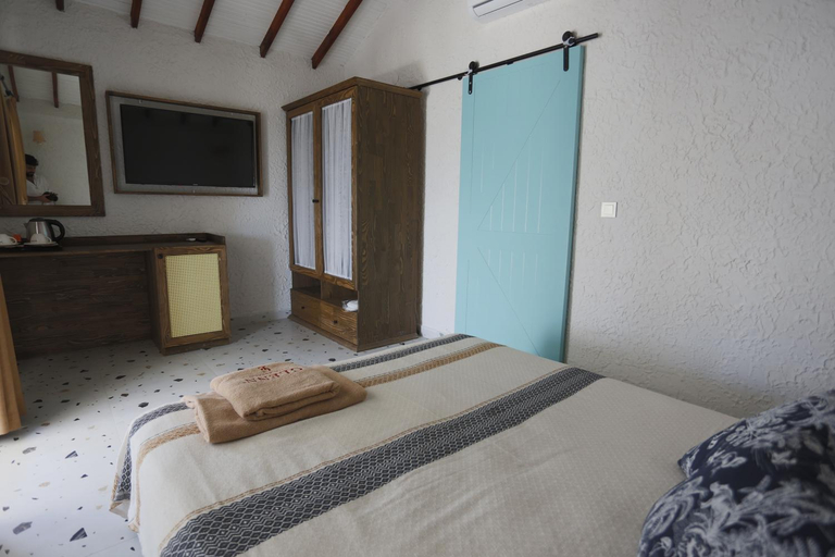 Bedroom 2, Glenn Hotel & Beach, Ayvacık
