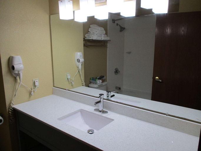 Bathroom 4, Best Western Plus Carrizo Springs Inn & Suites, Dimmit