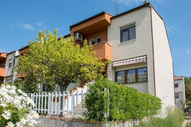Others 5, Borgo San Lorenzo, Ancona