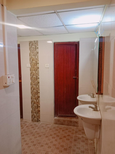 Bathroom 4, Temple City lakeinn, Madurai