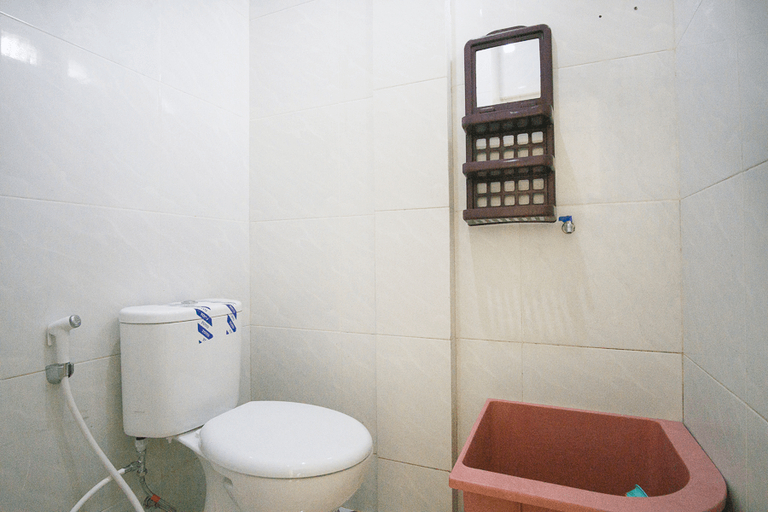 Bathroom, RedDoorz @ Pematangsiantar 2, Pematangsiantar