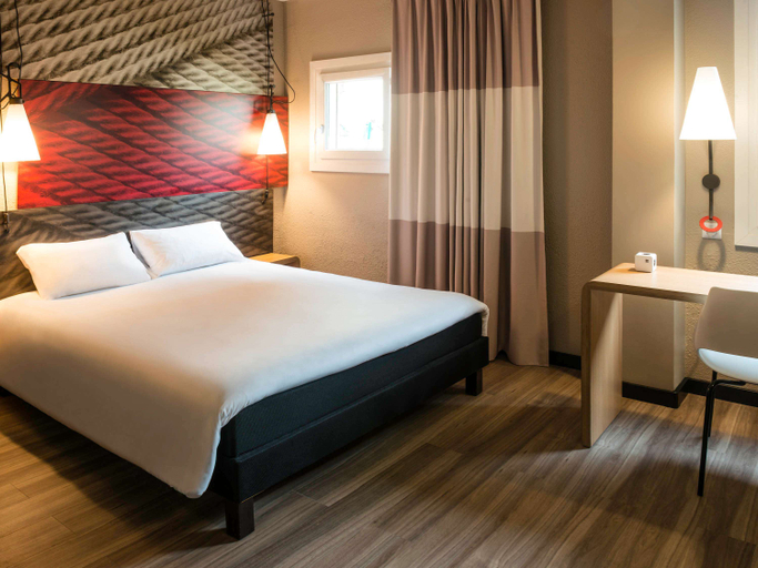Bedroom 3, ibis Bourg-en-Bresse, Ain