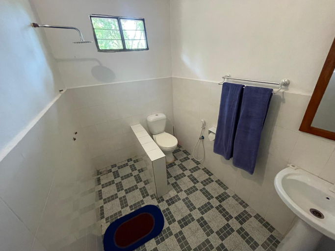 Bathroom 1, Botanica Eco Lodge, Kati