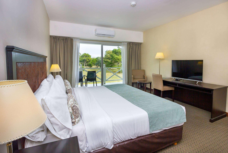 Bedroom, Howard Johnson Hotel & Conv Ctr Madariaga - Cariló, Pinamar
