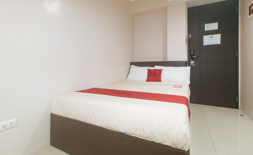 Bedroom 5, RedDoorz @ Regina Hometel J Victor, Makati City