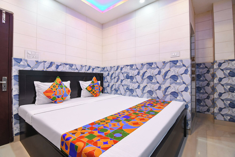 Room 5, Fabhotel Top 22, South 24 Parganas