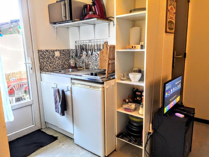 Others 5, Mini Studio de 13 m2 avec terrasse 15 mn centre Nimes, Gard