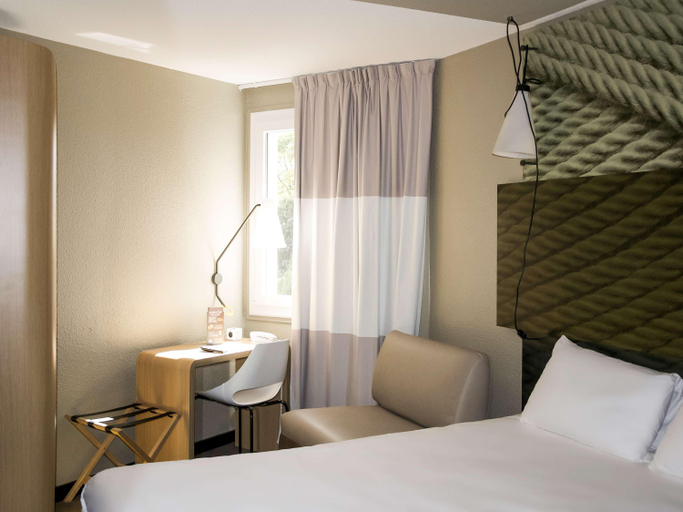 Bedroom 4, ibis Toulon La-Seyne, Var
