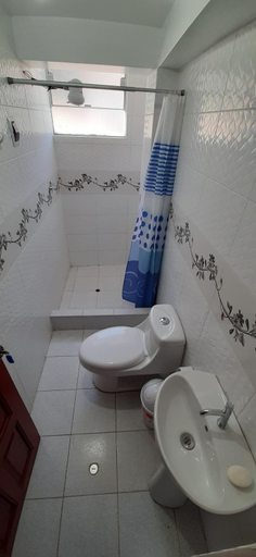 Bathroom 2, Kusi Wasi, Cusco