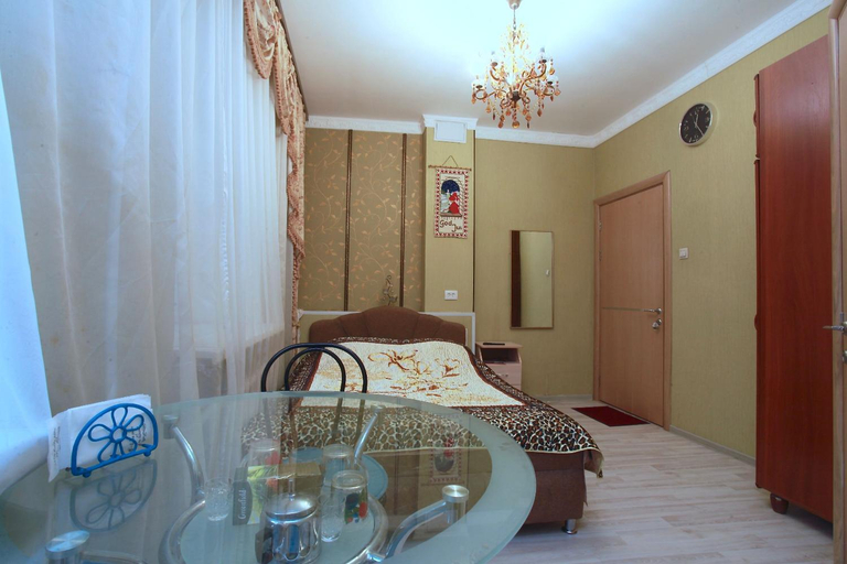 Others 4, Inn Dostoevskiy, Sankt-Peterburg gorsovet