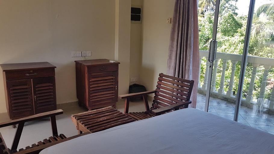 Others 3, Pinki Nest, Weligama