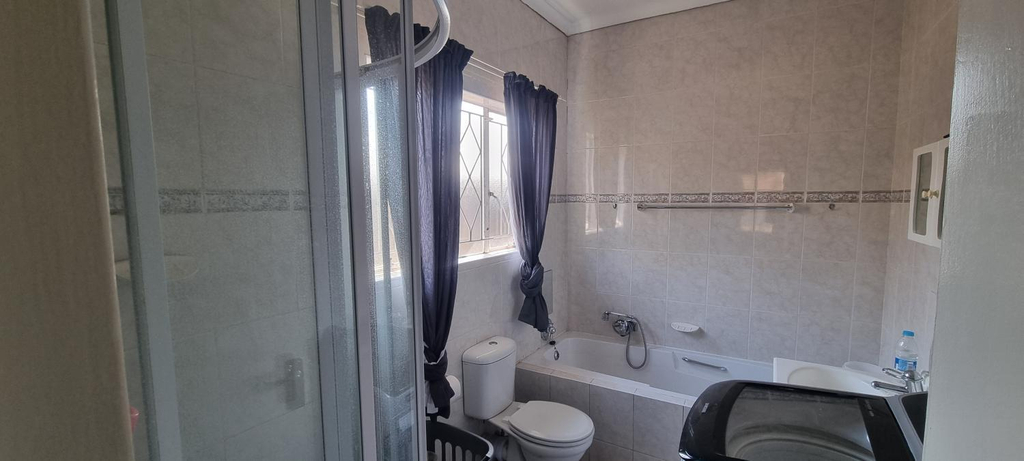 Others 3, Britz Guesthouse, Ekurhuleni