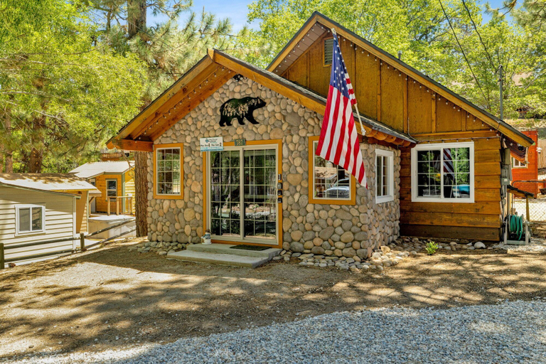 Exterior 2, Lily's Bear Cabin #2544, San Bernardino