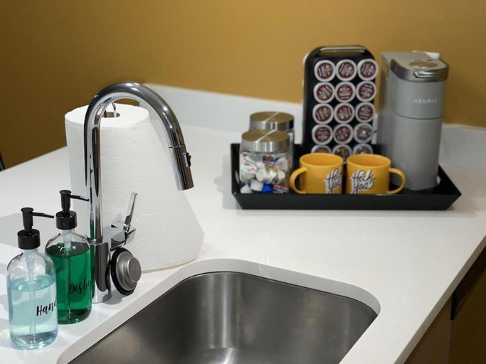 Others 2, Full Kitchen-youtubetv-smart Locksking Bedtop Fl, Pierce