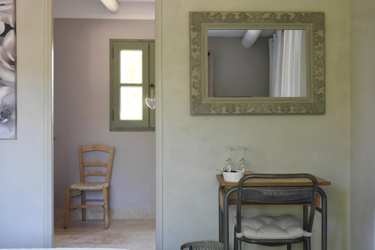 Others 2, La Maison De Becaras, Vaucluse