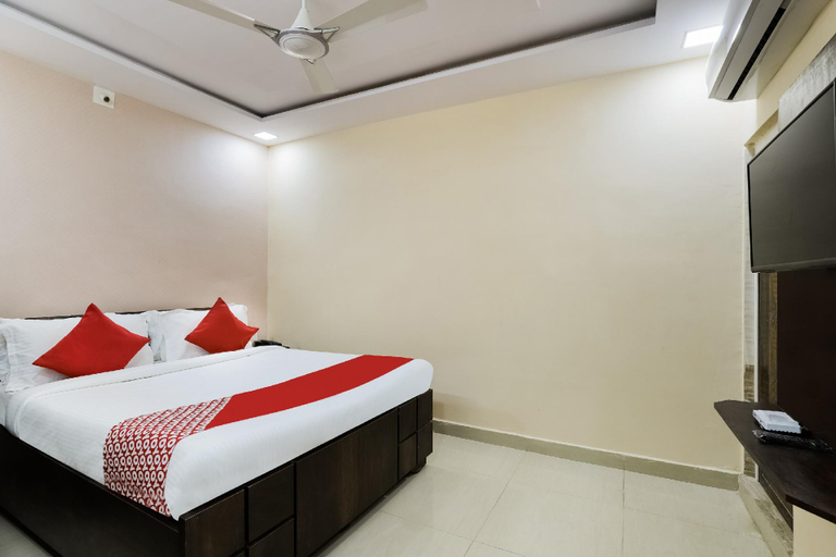 Others 2, hotel sunrise, Ahmadabad