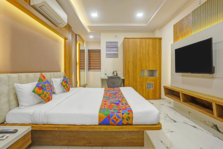 Room 4, Fabhotel Aura Grande, Indore
