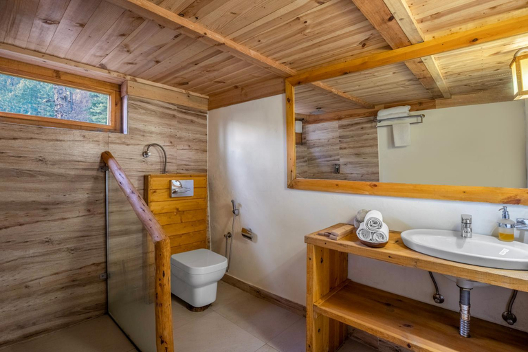 Bathroom 3, ELIVAAS Signature 1 BHK Premium Cottage with Sauna - Everly, Shimla