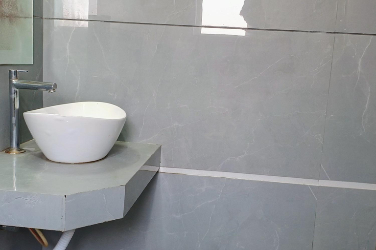 Bathroom 4, Hotel Stay Inn near Bhiwandi Thane Railway Station, Thane
