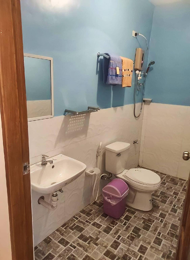 Bathroom, Bluedream Apartment, Puerto Princesa City