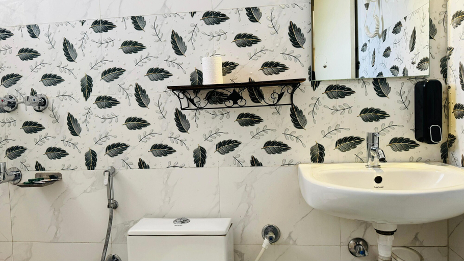 Bathroom 3, Hotel Insta 18, Darjiling