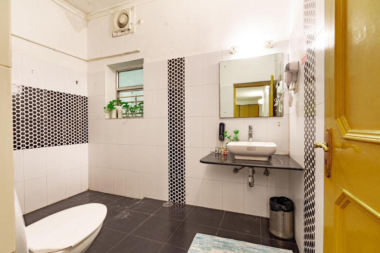 Bathroom 4, AnandMai - Sustainable Living Spaces, Jaipur