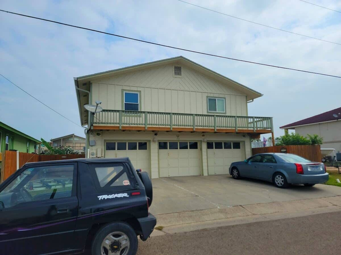 Exterior & Views, Fish Crazy House, Cameron